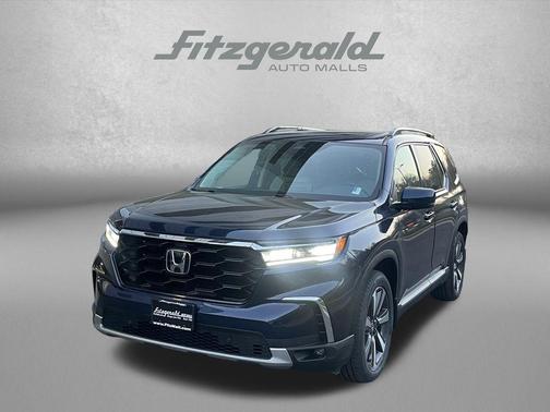 Obsidian Blue Pearl 2023 Honda Pilot Touring 8-Passenger