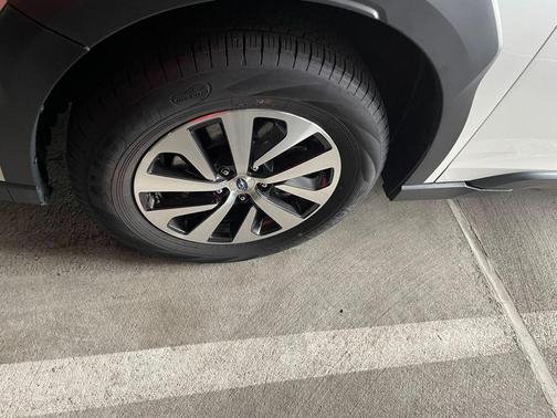 Crystal White Pearl 2025 Subaru Outback Premium