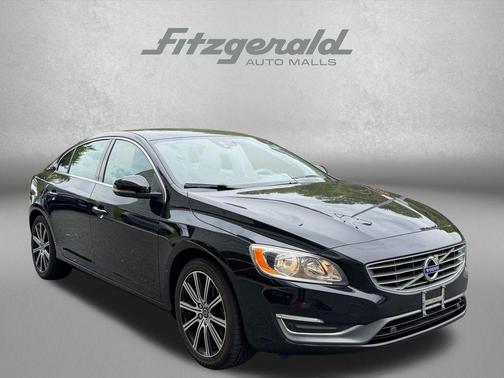 Onyx Black Metallic 2017 Volvo S60 Inscription T5