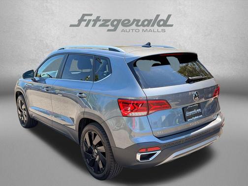 Platinum Gray Metallic 2024 Volkswagen Taos 1.5T SEL