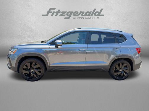 Platinum Gray Metallic 2024 Volkswagen Taos 1.5T SEL