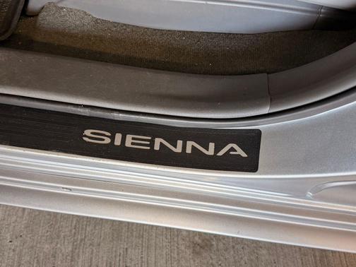 Silver Sky Metallic 2017 Toyota Sienna XLE Premium
