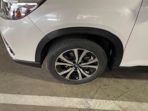 Crystal White Pearl 2020 Subaru Forester Limited