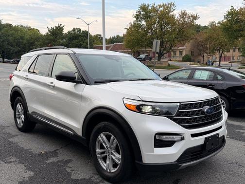 Star White Metallic Tri-Coat 2023 Ford Explorer XLT