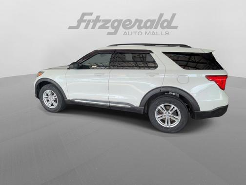 Star White Metallic Tri-Coat 2023 Ford Explorer XLT