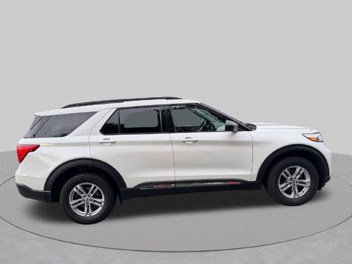 Star White Metallic Tri-Coat 2023 Ford Explorer XLT