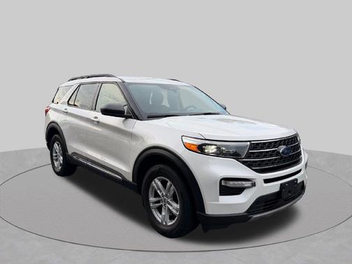 Star White Metallic Tri-Coat 2023 Ford Explorer XLT