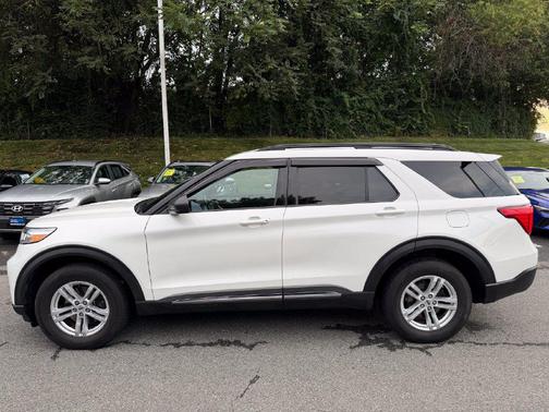 Star White Metallic Tri-Coat 2023 Ford Explorer XLT