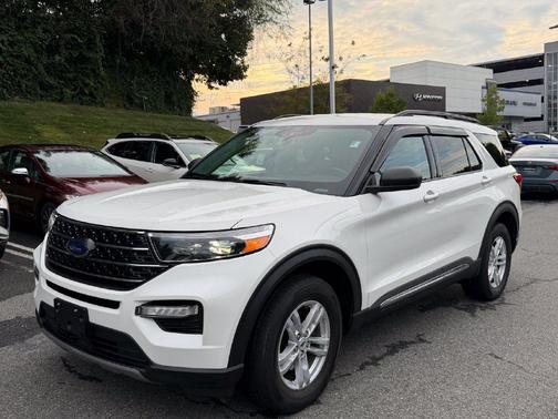 Star White Metallic Tri-Coat 2023 Ford Explorer XLT