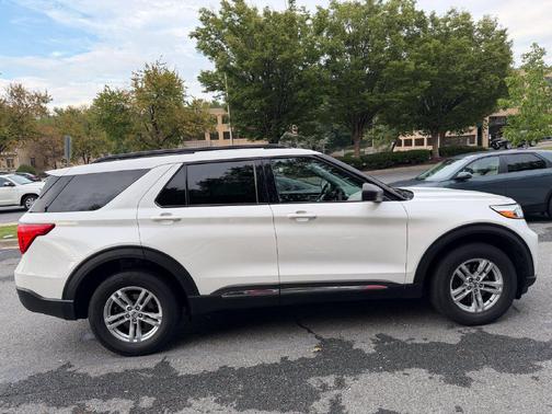 Star White Metallic Tri-Coat 2023 Ford Explorer XLT