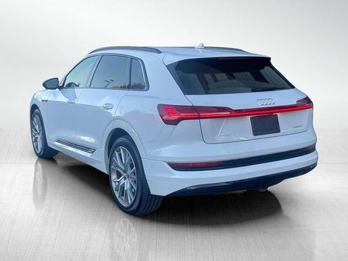 2021 Audi e-tron Prestige