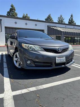 Magnetic Gray Metallic 2014 Toyota Camry SE