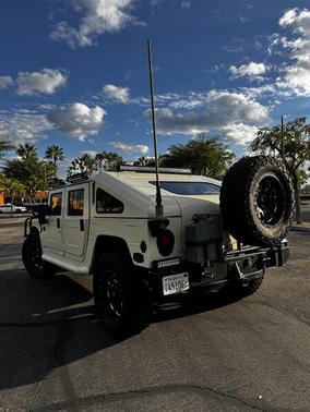 WHITE 1997 AM General Hummer