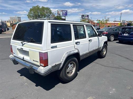White 1990 Jeep Cherokee 4WD