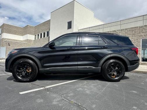 AGATE BLACK METALLIC 2026 Ford Explorer TREMOR