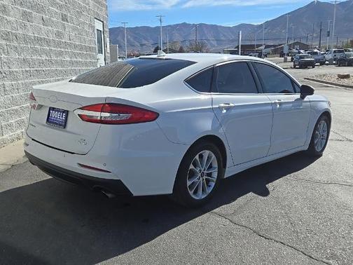 OXFORD WHITE 2020 Ford Fusion SE