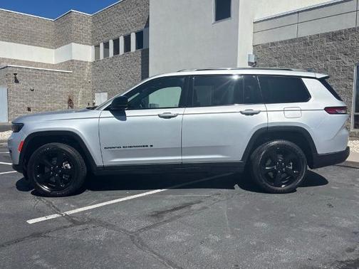 Silver Zynith 2023 Jeep Grand Cherokee LAREDO