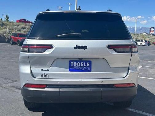 Silver Zynith 2023 Jeep Grand Cherokee LAREDO