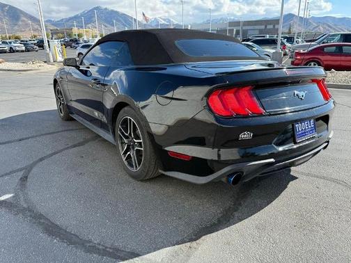 2022 Ford Mustang ECOBOOST PREMIUM