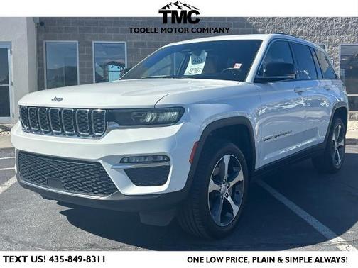Bright White Clearcoat 2023 Jeep Grand Cherokee LIMITED