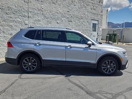Pyrite Silver Metallic 2023 Volkswagen Tiguan 2.0T SE