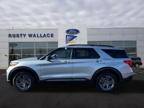 ICONIC SILVER METALLIC 2022 Ford Explorer XLT SUV