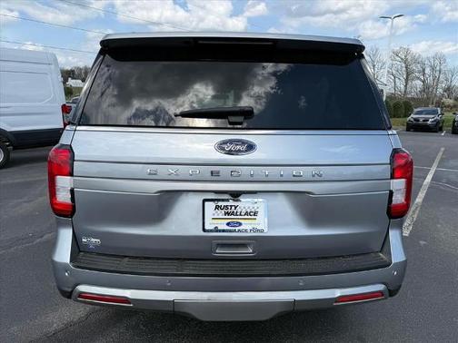 ICONIC SILVER METALLIC 2024 Ford Expedition XLT