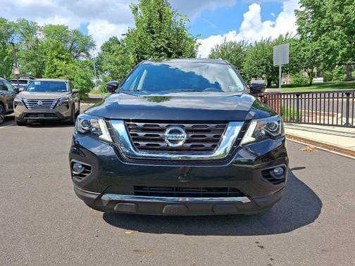 2020 Nissan Pathfinder SV