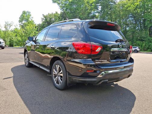 2020 Nissan Pathfinder SV