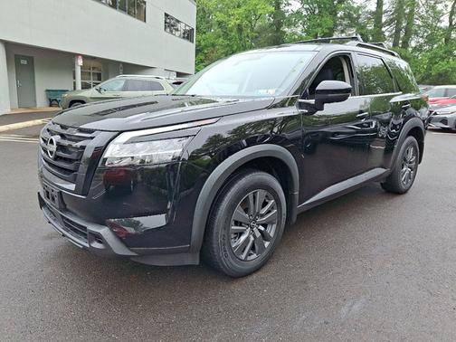 2022 Nissan Pathfinder SV