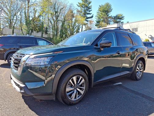 2024 Nissan Pathfinder SL