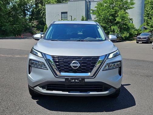 Brilliant Silver Metallic 2023 Nissan Rogue SV