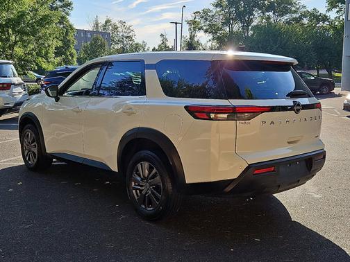 2023 Nissan Pathfinder S