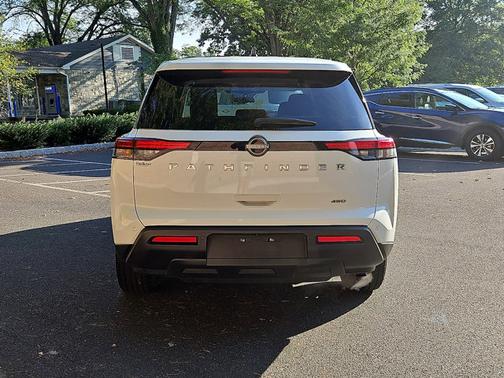 2023 Nissan Pathfinder S