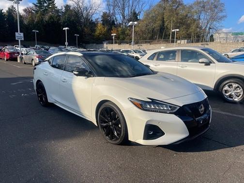 2023 Nissan Maxima SR