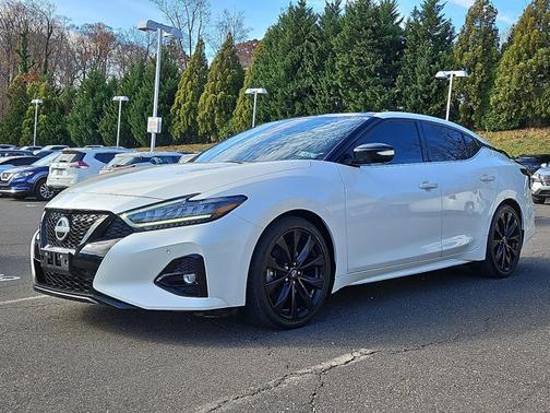 2023 Nissan Maxima SR