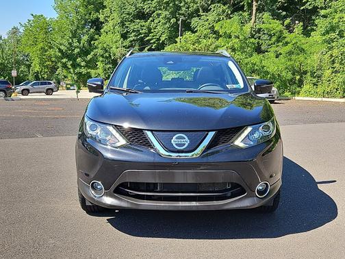 Magnetic Black Pearl 2019 Nissan Rogue Sport SL
