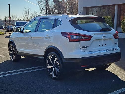 2022 Nissan Rogue Sport SL