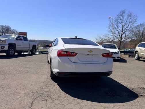 Summit White 2023 Chevrolet Malibu 1LS