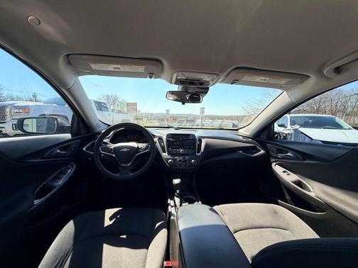 Summit White 2023 Chevrolet Malibu 1LS