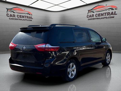 2016 Toyota Sienna LE