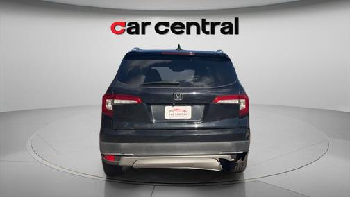 Crystal Black Pearl 2019 Honda Pilot Touring 8-Passenger