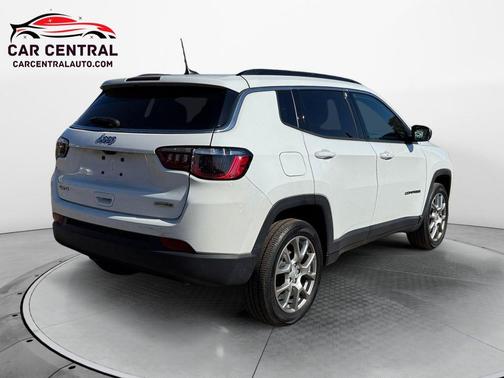 2023 Jeep Compass Latitude Lux