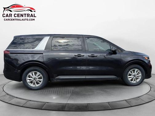 2022 Kia Carnival LX