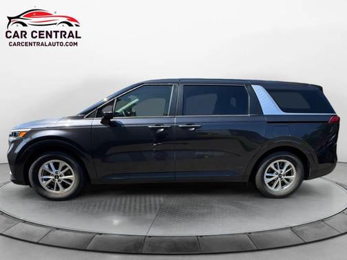 2022 Kia Carnival LX