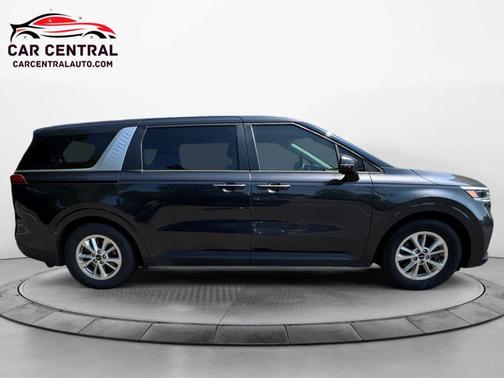 2022 Kia Carnival LX