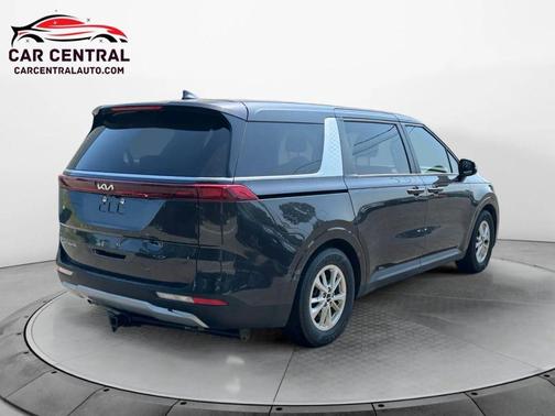 2022 Kia Carnival LX