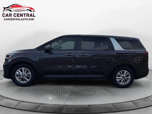 2022 Kia Carnival LX