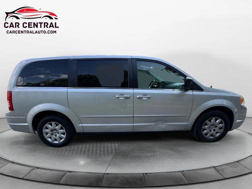 2009 Chrysler Town & Country LX