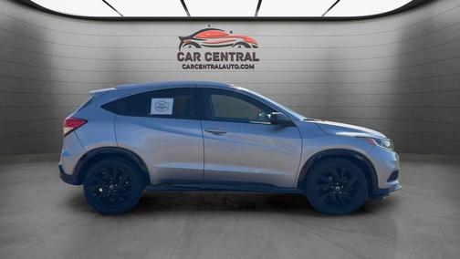 Lunar Silver Metallic 2021 Honda HR-V AWD Sport